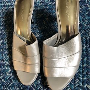 Liz Claiborne size 6M silver, leather mules, new